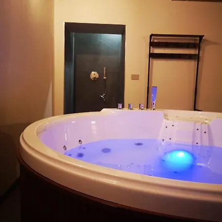 Con Vasca Jacuzzi E Sauna In Piazza Statuto With Ac * 都灵