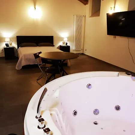 Con Vasca Jacuzzi E Sauna In Piazza Statuto With Ac 都灵