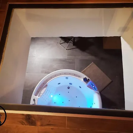 公寓 Con Vasca Jacuzzi E Sauna In Piazza Statuto With Ac 都灵