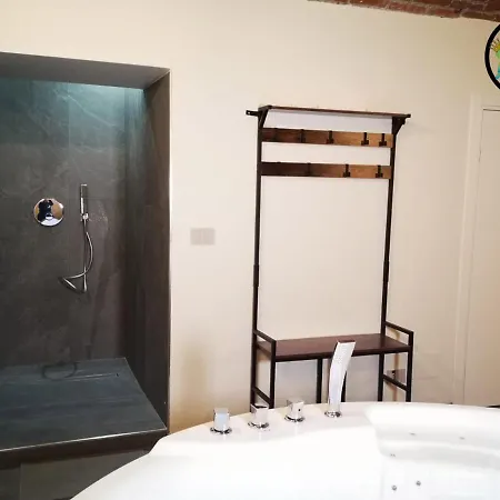 公寓 Con Vasca Jacuzzi E Sauna In Piazza Statuto With Ac *