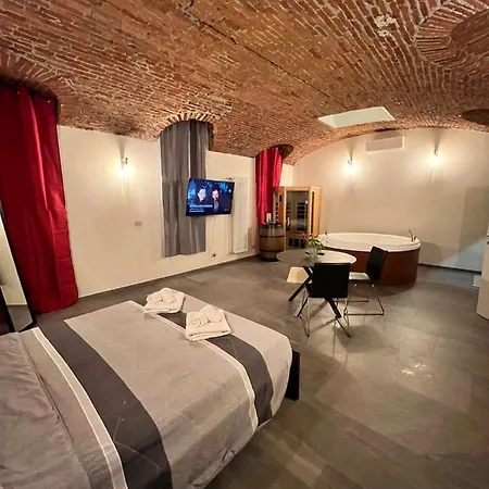 Con Vasca Jacuzzi E Sauna In Piazza Statuto With Ac *