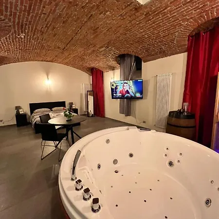 Con Vasca Jacuzzi E Sauna In Piazza Statuto With Ac 公寓 *