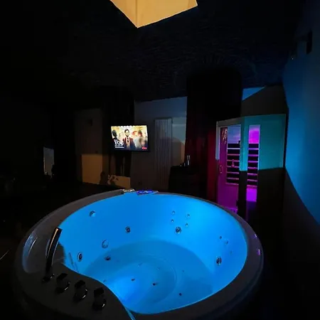 Con Vasca Jacuzzi E Sauna In Piazza Statuto With Ac 公寓